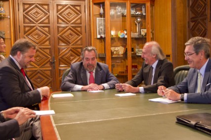 El alcalde de Zaragoza recibe a la FCEI