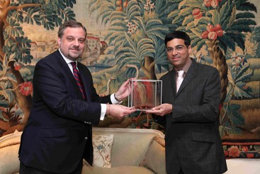 Viswanathan Anand receives the II Spain India Council Foundation Award