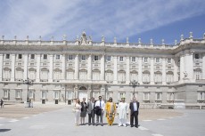 Los Líderes posan frente al Palacio Real