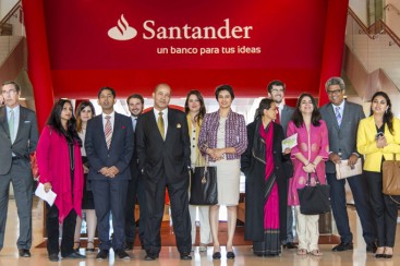 Foto de familia de los líderes indios en la Ciudad Financiera del Banco Santander.
