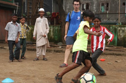 Nueva edición del programa “Football is Life” en Bombay