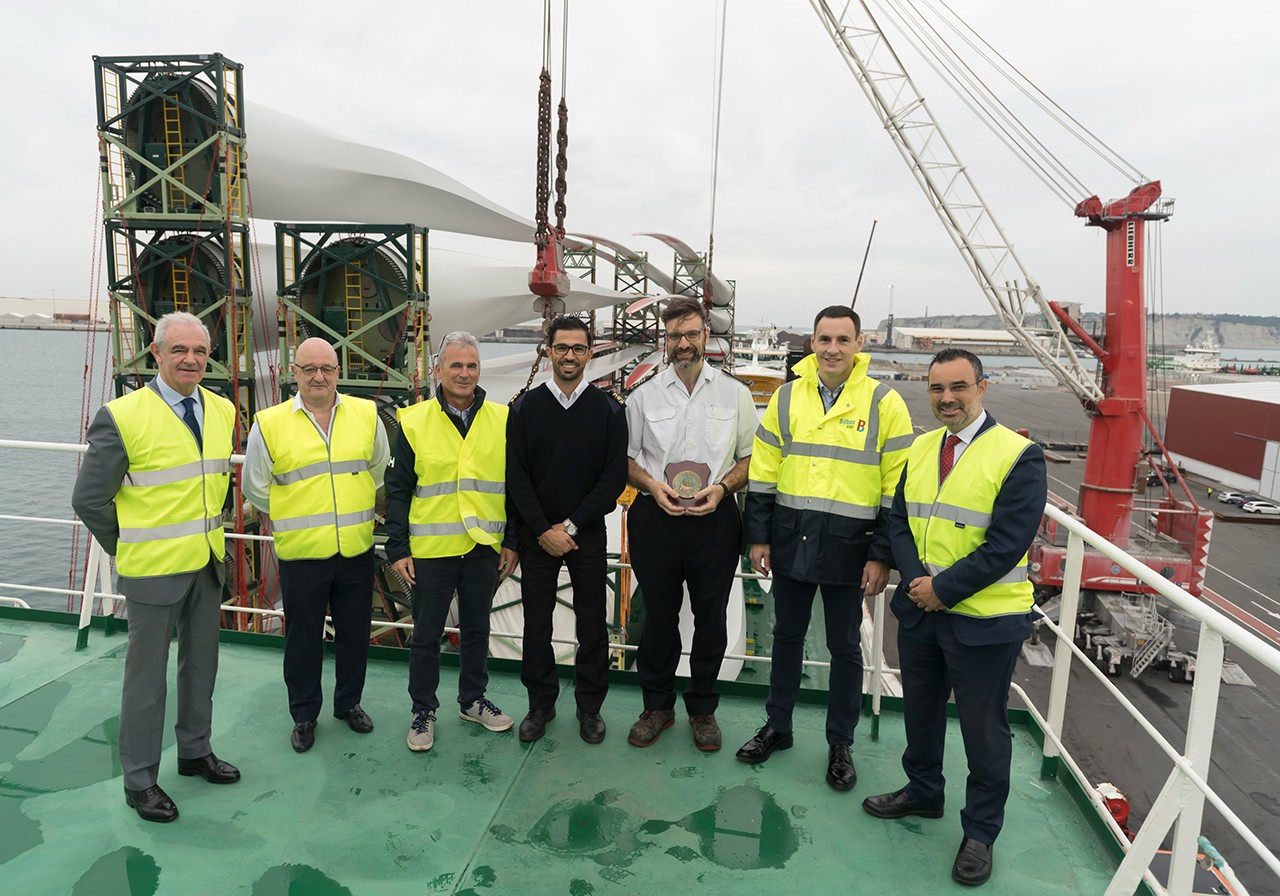 Puerto de Bilbao inaugura un nuevo servicio con Nordex Acciona y destino India